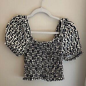 Stylish Puffy Sleeve/Scrunchy Crop Top